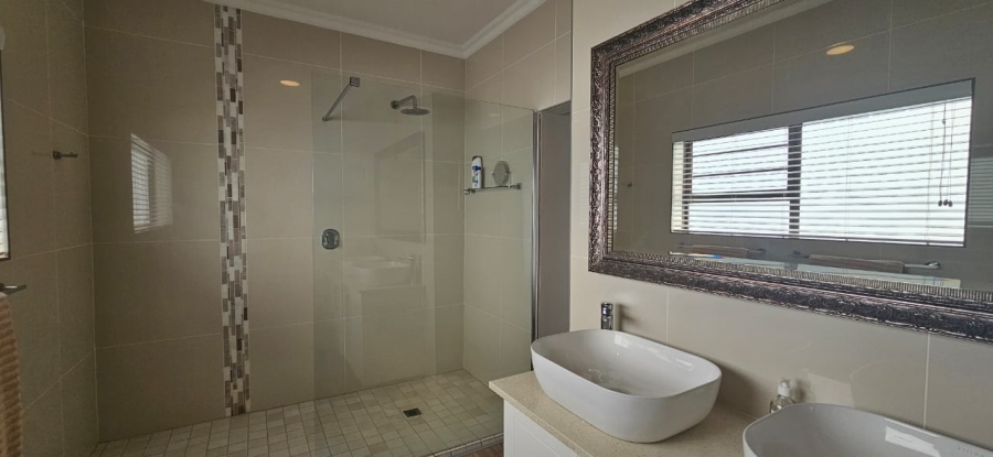 4 Bedroom Property for Sale in Wavecrest Eastern Cape